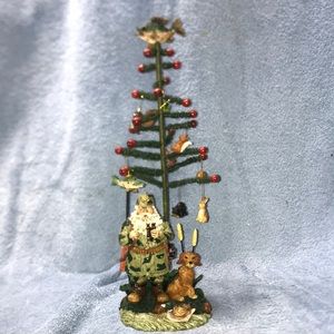 Hunting Santa Claus with hunting dog with Christmas tree. 14inches tall